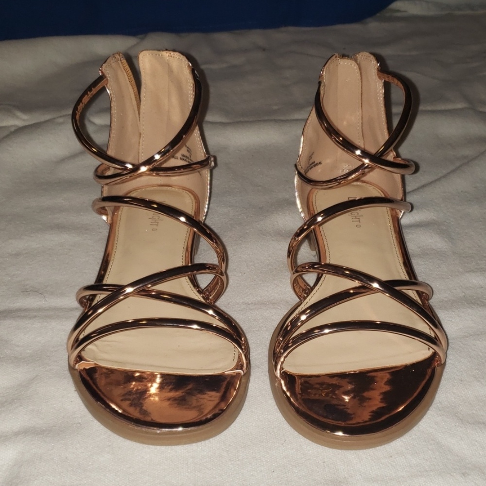 Light Sandals - Picture 2 of 4